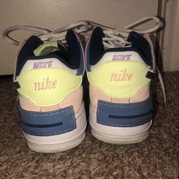 Nike Air Forces - Picture 2 of 4